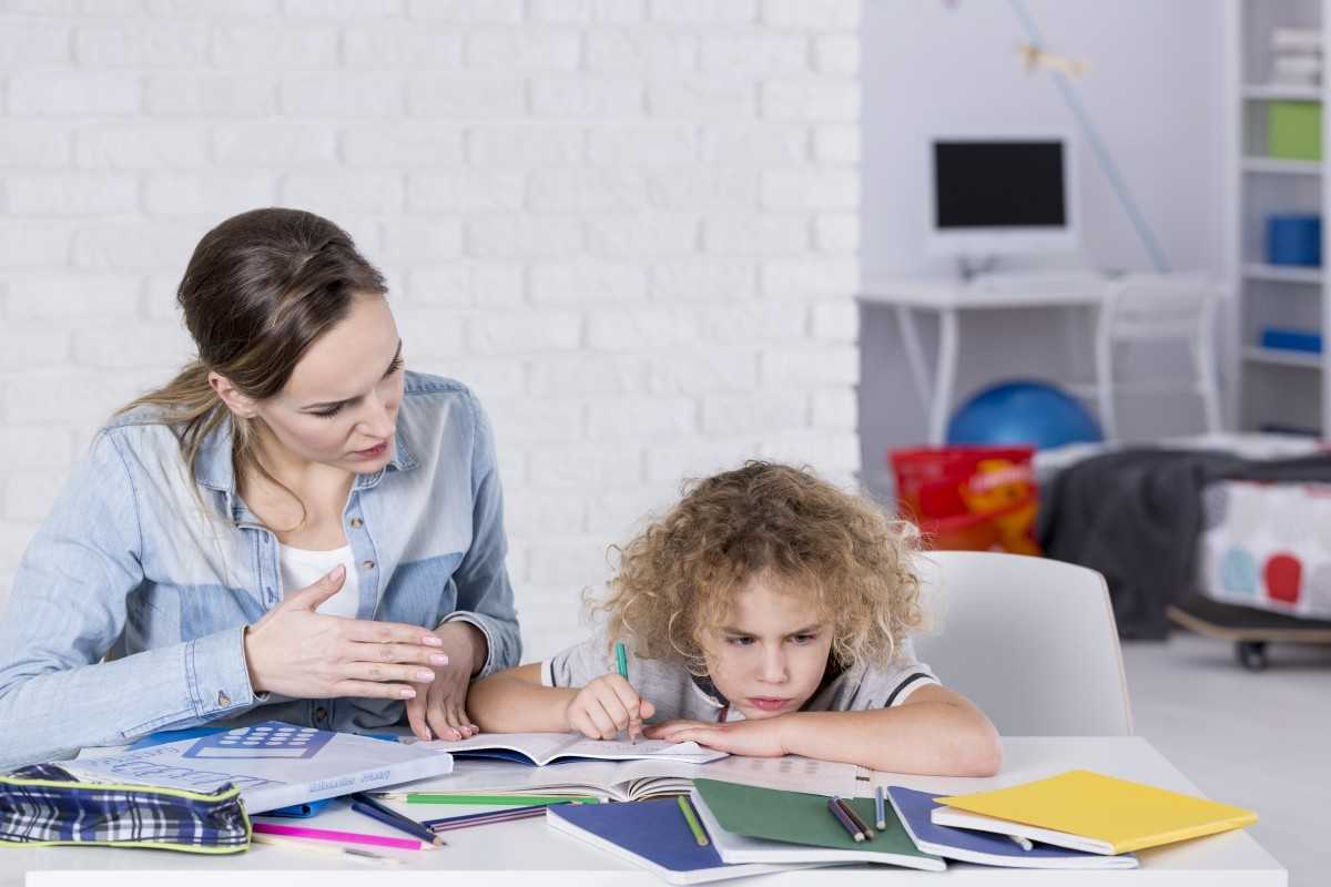 Как заставить ребенка делать уроки: топ-10 эффективных способов