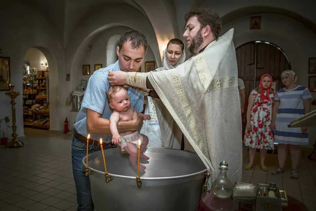 Крестный отец: обязанности при крещении и функции в православии