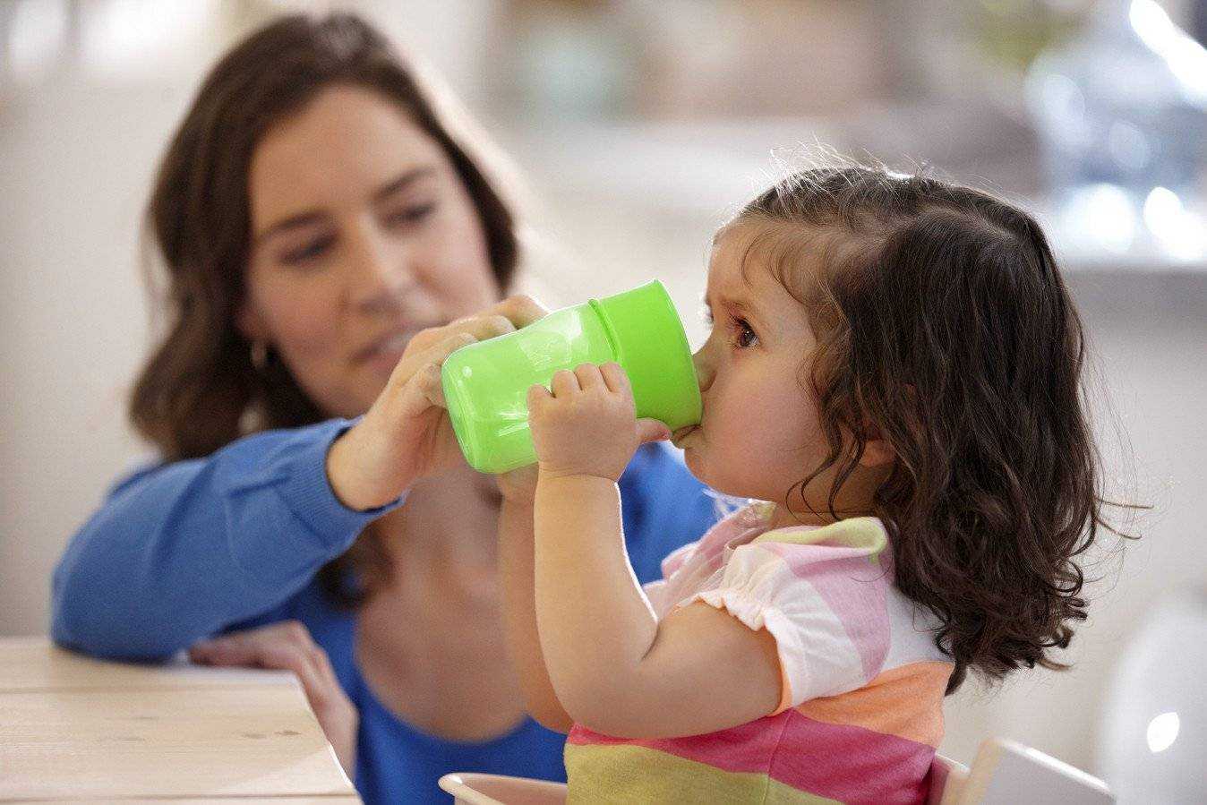 6 способов приучить ребенка пить из бутылочки