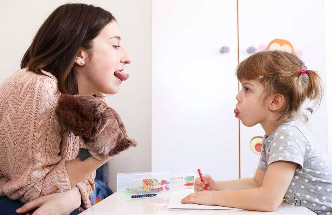 Как научить ребенка правильно говорить сложный звук?