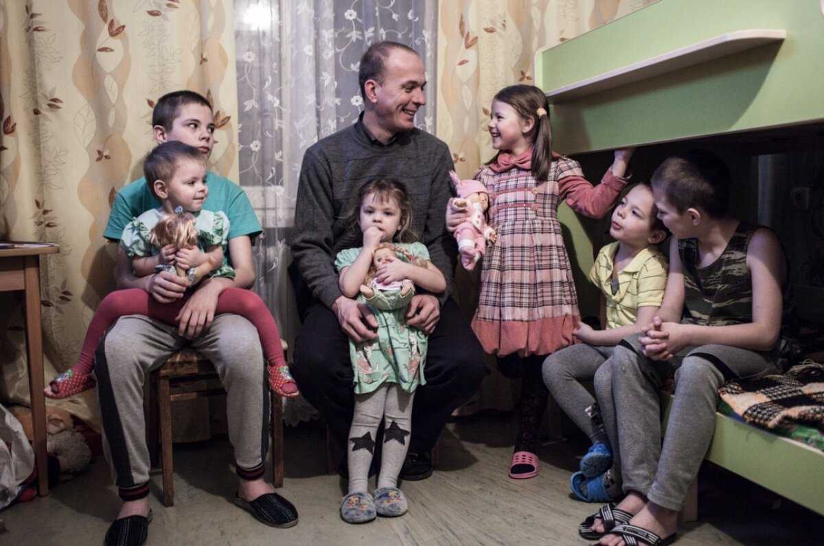 Семь детей и 10 литров супа: бюджет и быт многодетной семьи из провинции