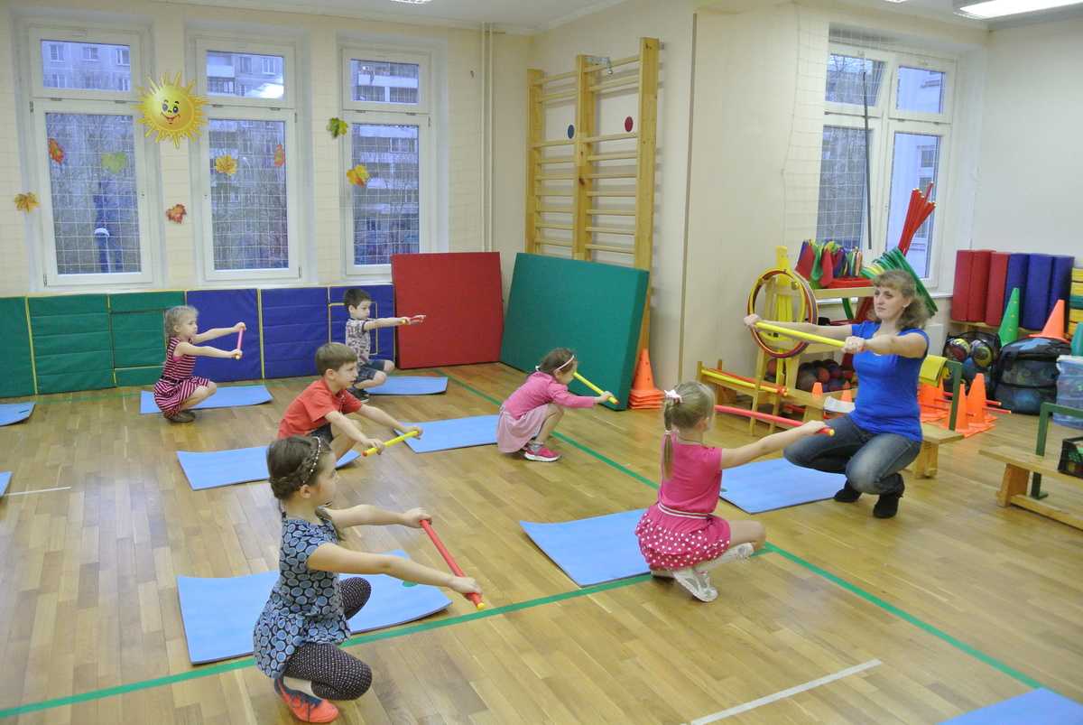 Зарядка для детей 3-4 лет в детском саду. физическая культура и упражнения для детей 3-4 лет