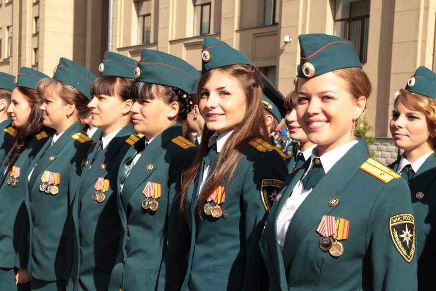 ​​военные училища для девушек: списки, нормативы и требования
