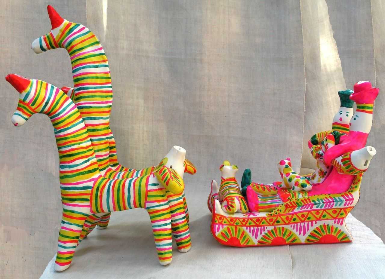 Филимоновская игрушка: фото картинки для детей глиняной лошадки и петушка с символической росписью
