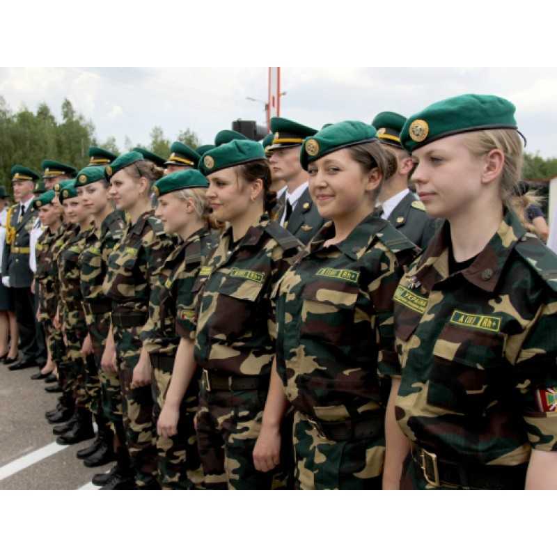 В какие военные училища принимают девушек?