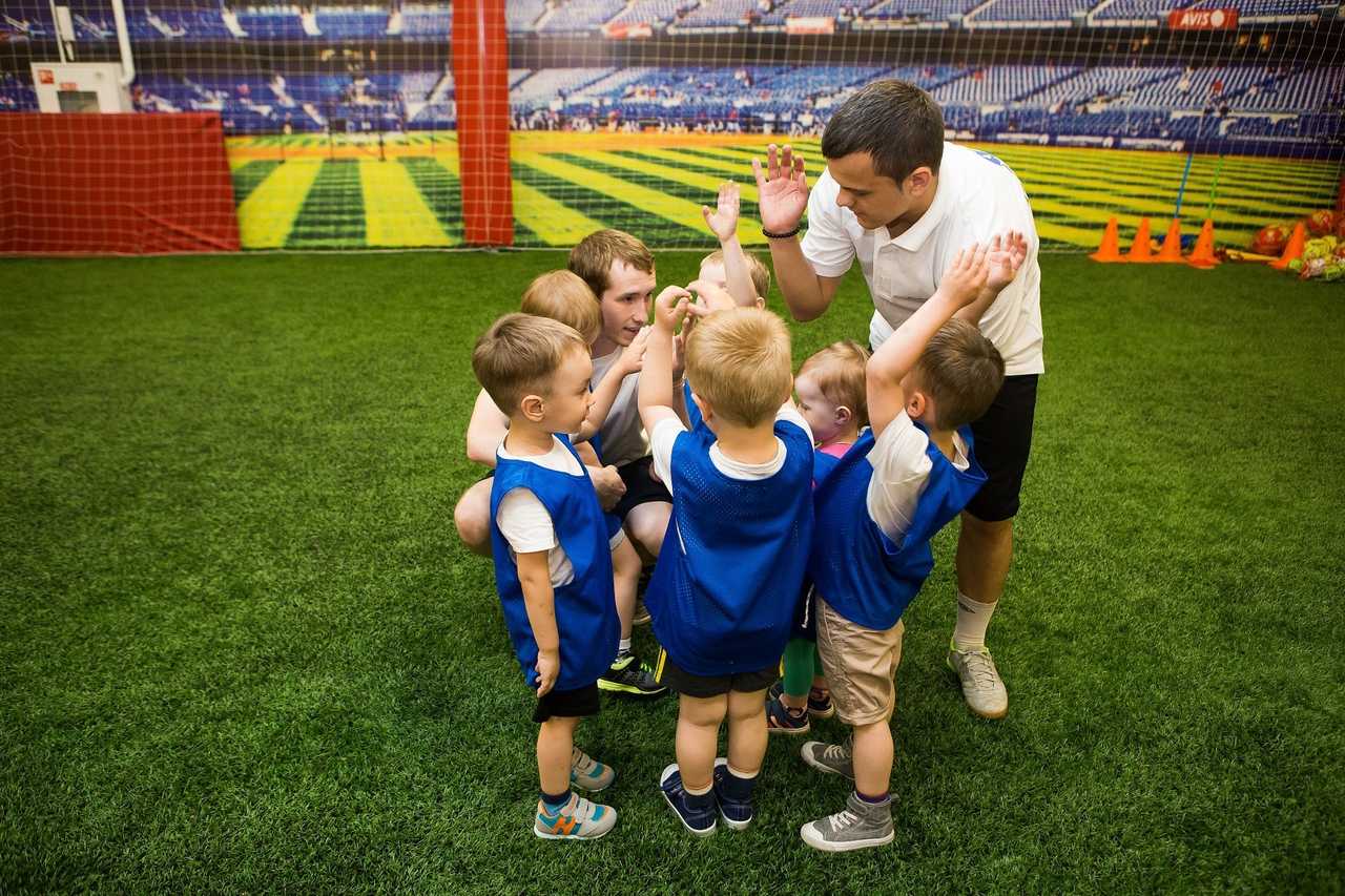 Детский футбольный тренер: кто он и как им стать? интервью с вадимом козловым / skillbox media