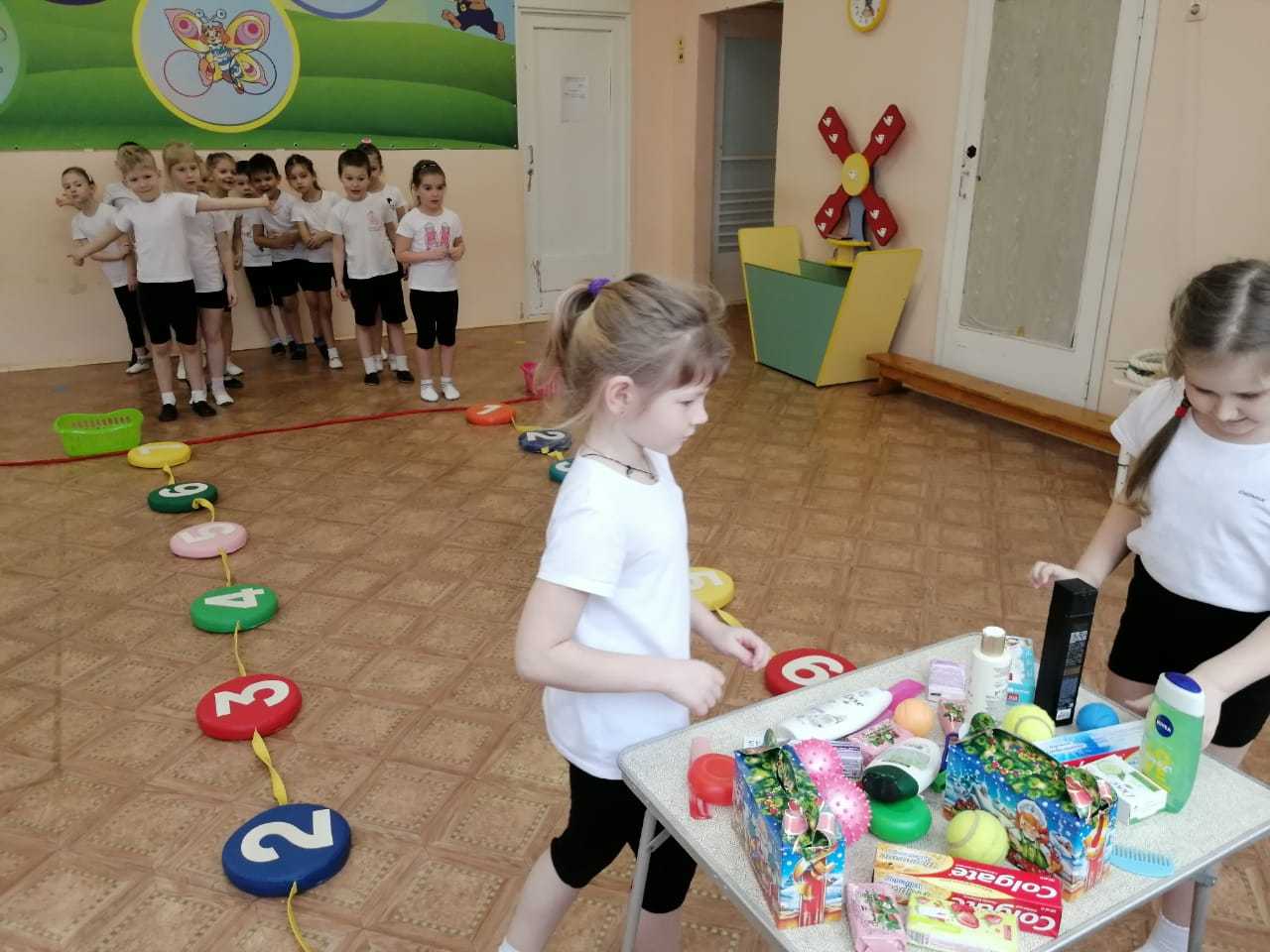 № 233 конспект спортивного развлечения "смелые, умелые" - воспитателю.ру - сайт для воспитателей детских садов