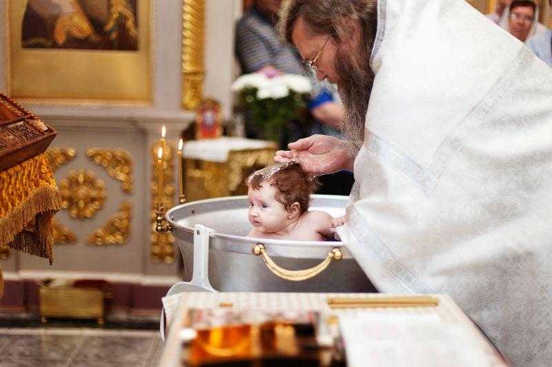 Зачем крестить ребенка — вопросы и ответы