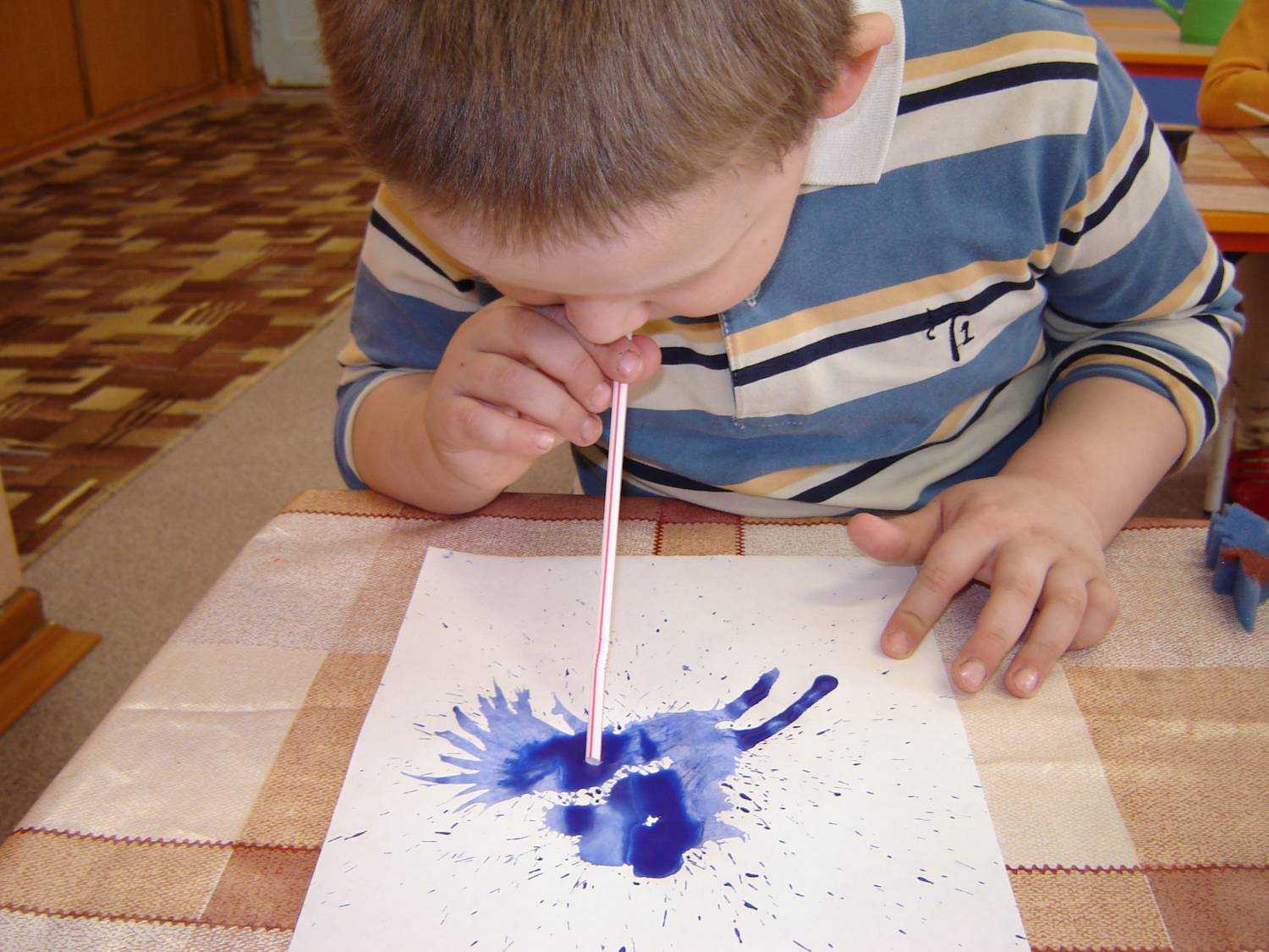 Как рисовать мятой бумагой Описание техники, материалы, примеры картинок Мастер-класс для детей Ветка сирени