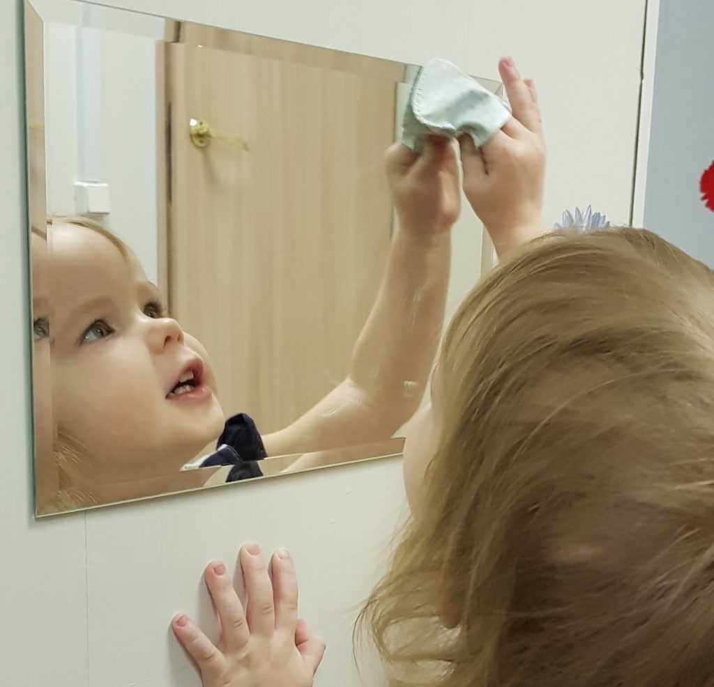 Почему детям нельзя смотреть в зеркало?