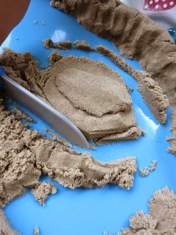 Пластилин, лунный и кинетический песок своими руками для творчества ребенка