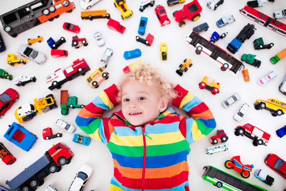 Опасно и бесполезно: какие игрушки лучше не покупать ребенку