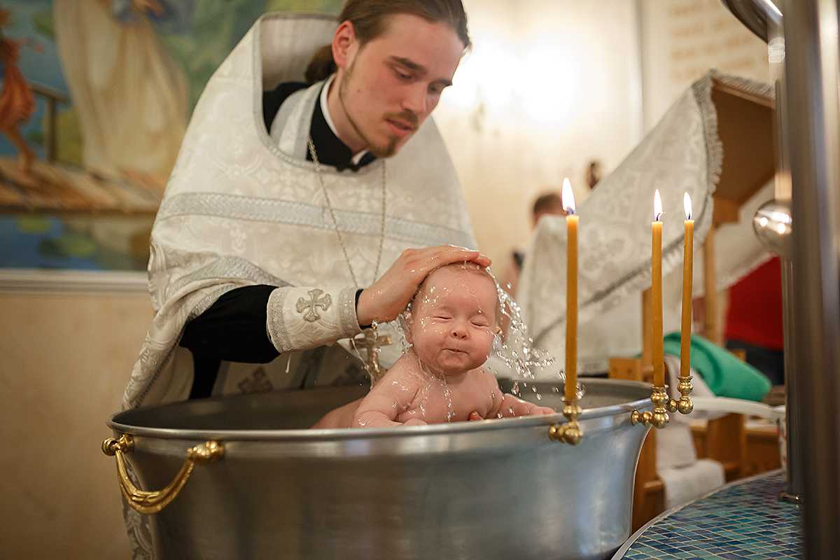 Что делать с волосами ребенка после крещения у православных