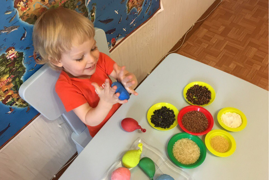 Кинетический песок: как правильно играть, развивающие игры в детском саду и дома