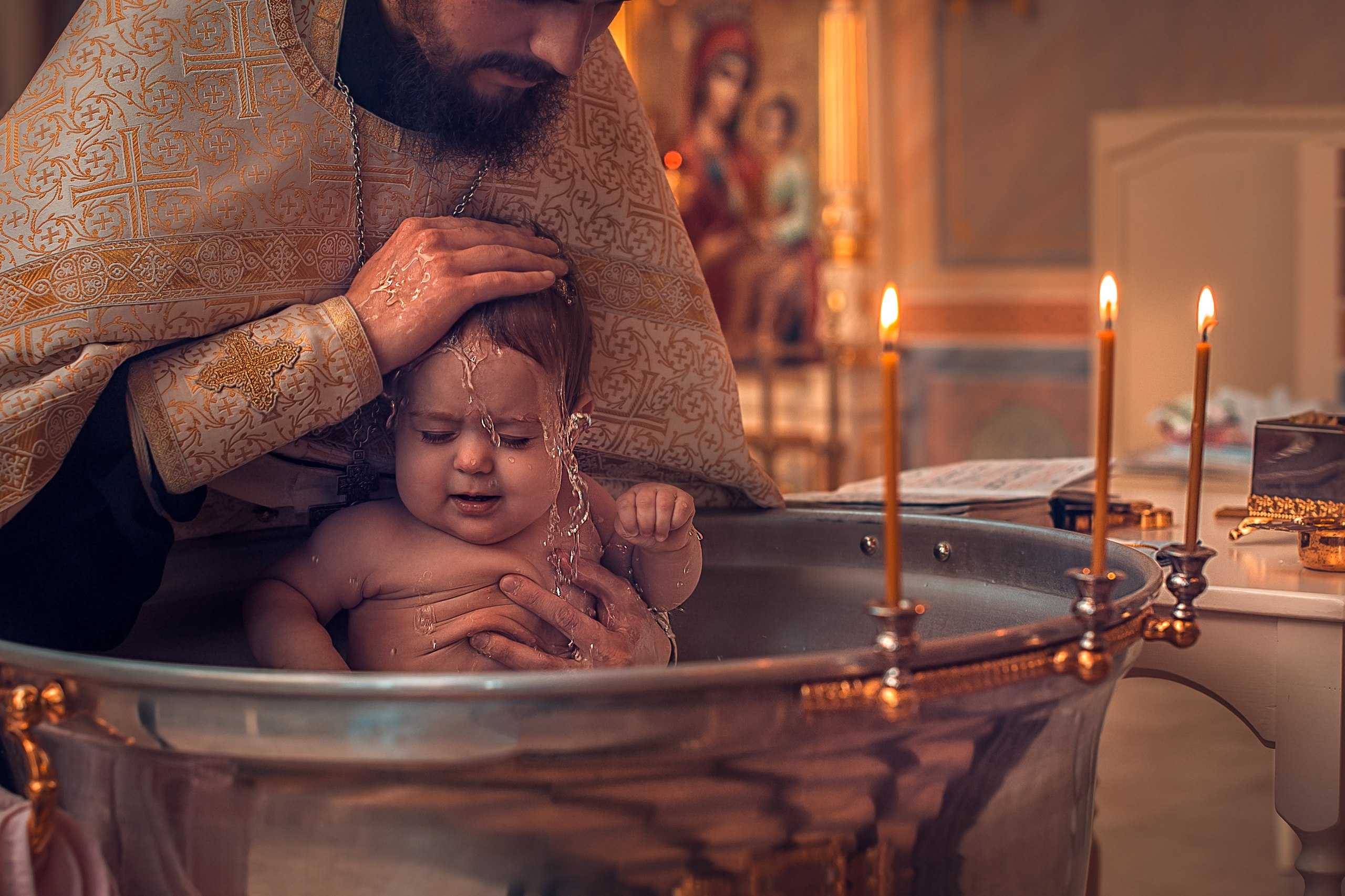 Обязанности крестного. что должны делать крестный отец и крестная мать?