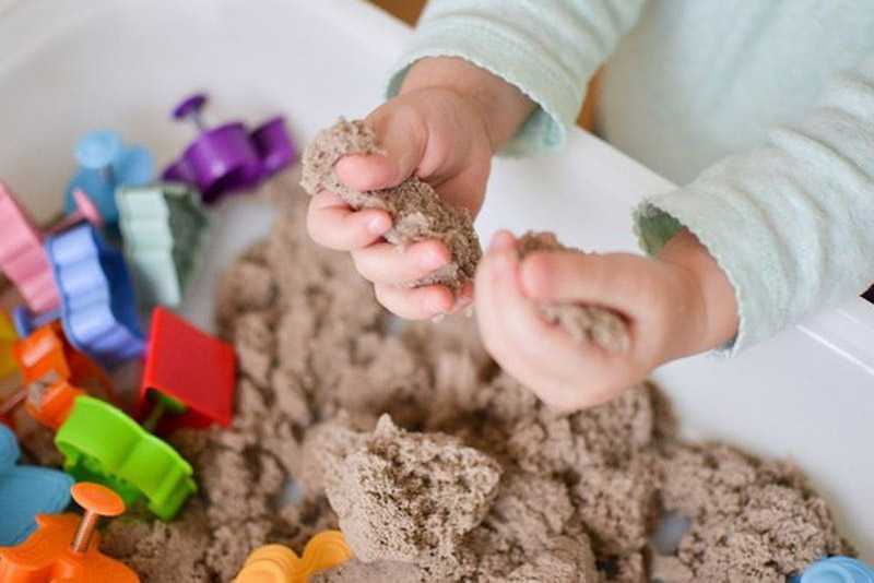 Живой песок для детей что это такое? с какого возраста? сделать своими руками для лепки!