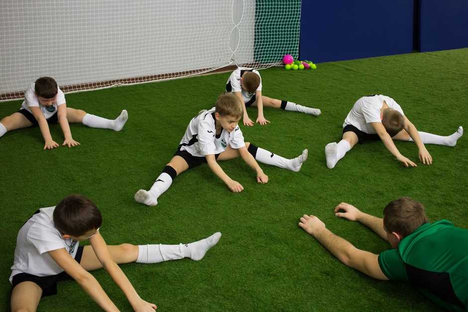 Узнайте как правильно научить ребенка играть в футбол с нуля