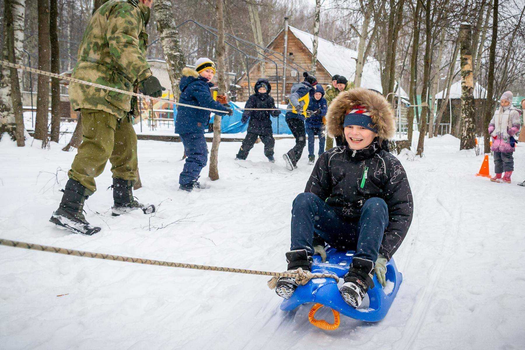 18 веселых новых и давно забытых зимних игр с детьми на улице