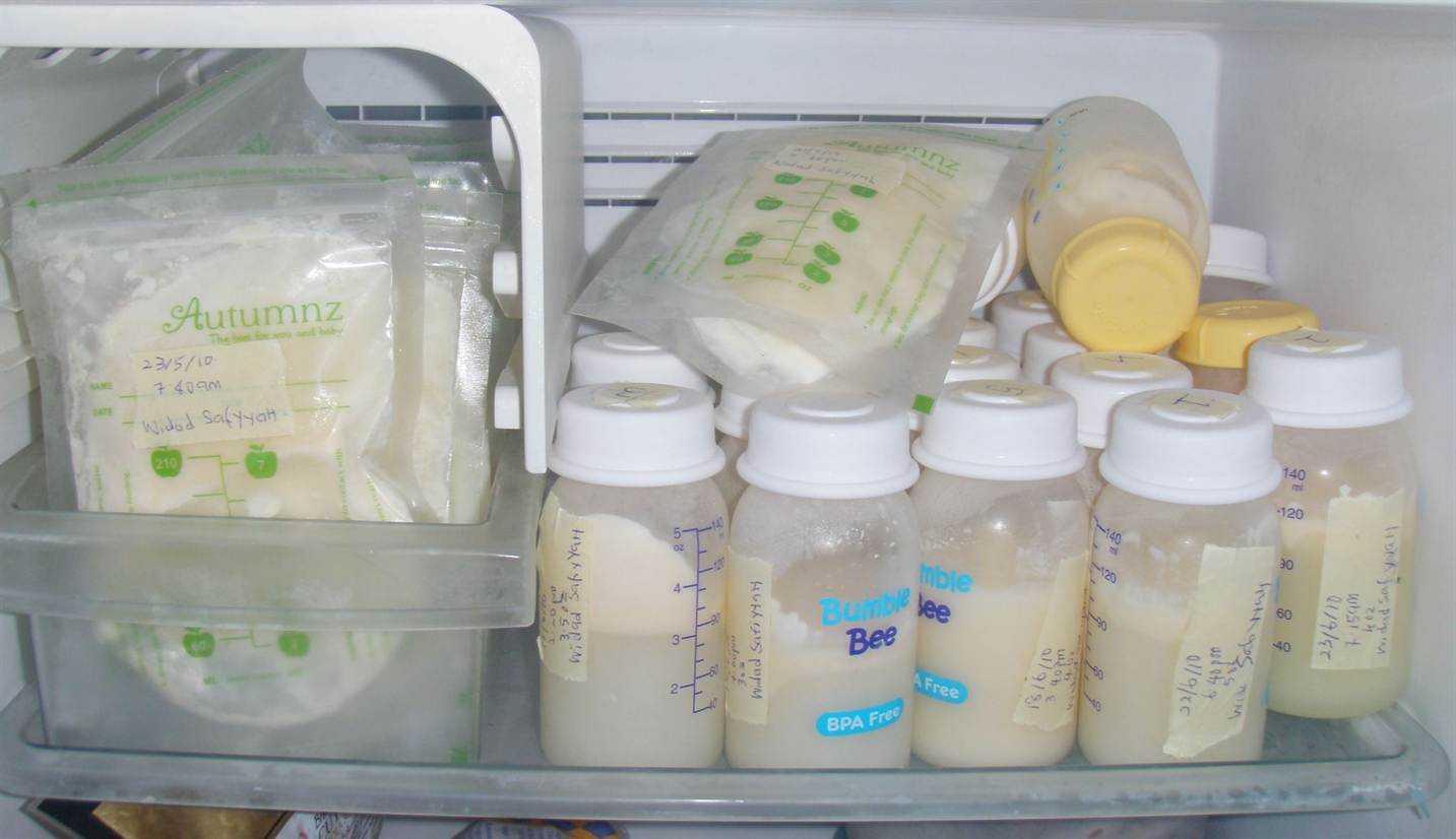 Как замораживать и размораживать грудное молоко, можно ли греть в микроволновке
