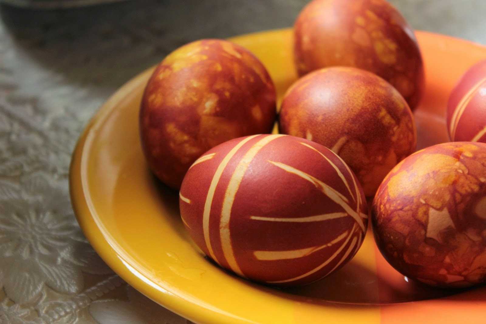 15 идей, чтобы покрасить яйца на пасху без красителей