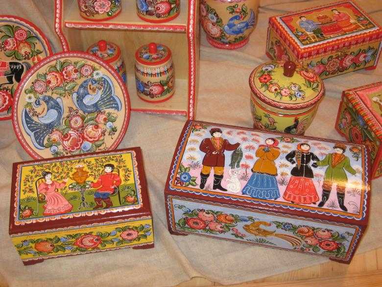Особенности русских народных игрушек Самые древние куклы обереги Игрушки из разных материалов Основные образы 3 мастер-класса по изготовлению