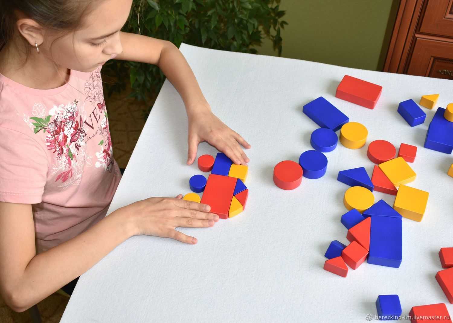 Развить у ребенка логику, умение мыслить нестандартно помогут игры с логическими блоками Дьенеша Они разнообразны, могут использоваться в дошкольном возрасте